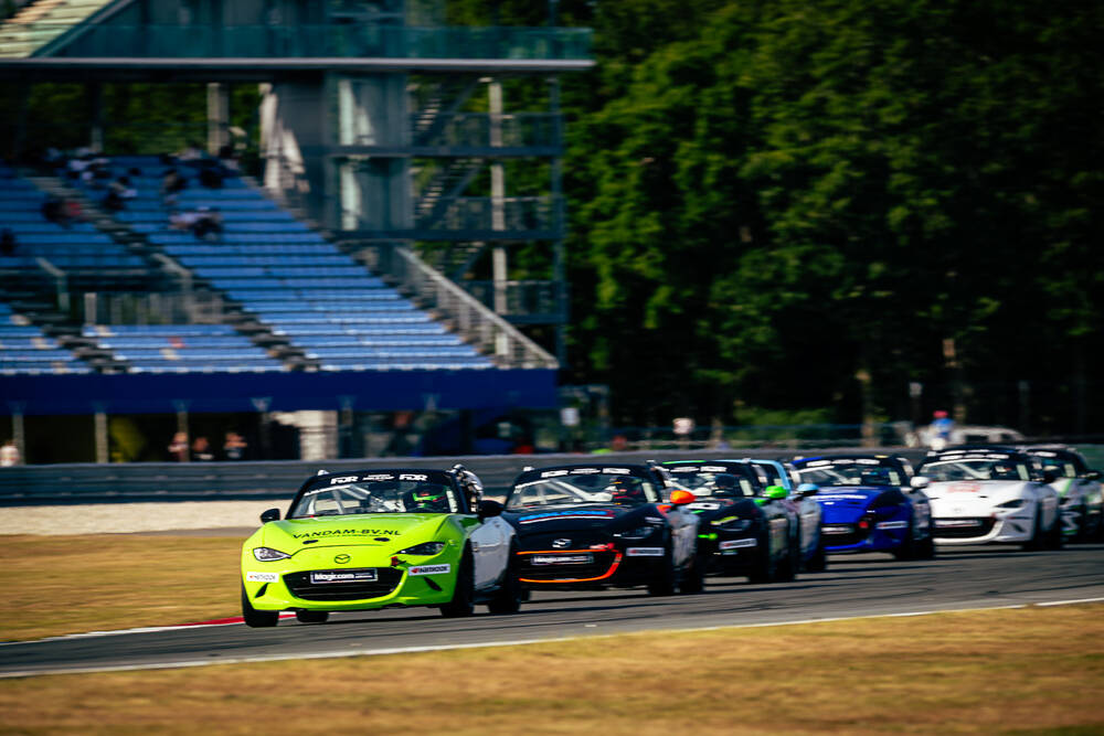 Dekker speelt het slim en grijpt de dubbel op Assen