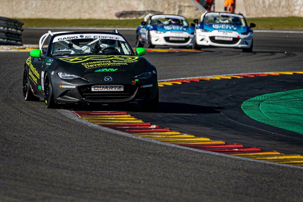 Laszlo van Houwelingen pakt pole in korte kwalificatie op Spa