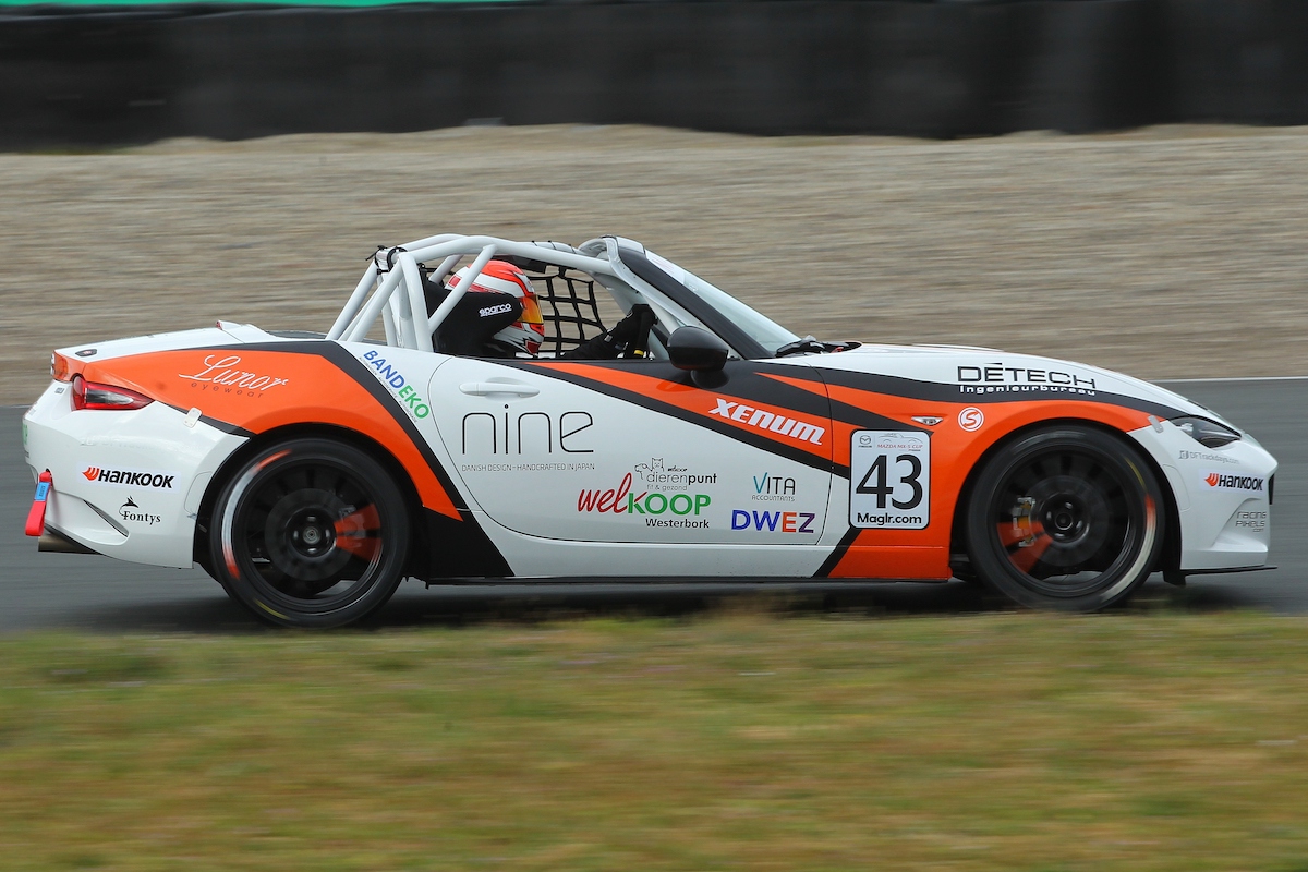 Autocoureur Max de Bruijn in Mazda MX5 Cup